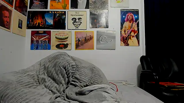 Snapshot of cloudyystar666 chatting on 11-25-25, 06:24 cloudyystar666 online show from 11-25-25, 06:24