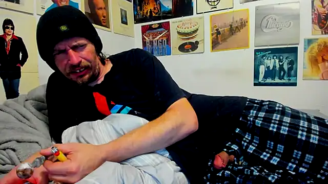 Snapshot of cloudyystar666 chatting on 12-15-25, 09:13 cloudyystar666 online show from 12-15-25, 09:13