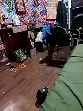 Hucharlyboym online show from 10-30-25, 02:57