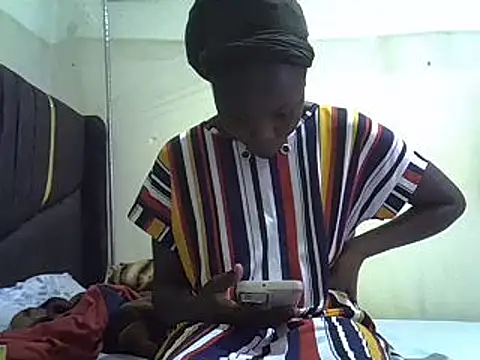 Snapshot of pretty_vivy chatting on 12-14-24, 04:45 pretty vivy online show from 12-14-24, 04:45