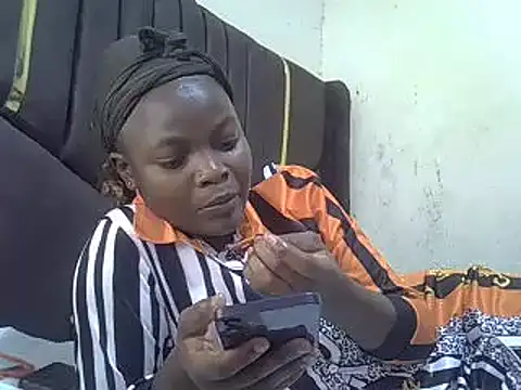 Snapshot of pretty_vivy chatting on 03-21-25, 05:54 pretty vivy online show from 03-21-25, 05:54