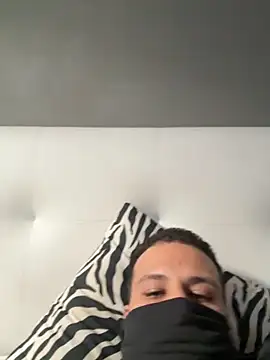 Snapshot of yayaya55598 chatting on 10-12-25, 01:43 yayaya55598 online show from 10-12-25, 01:43