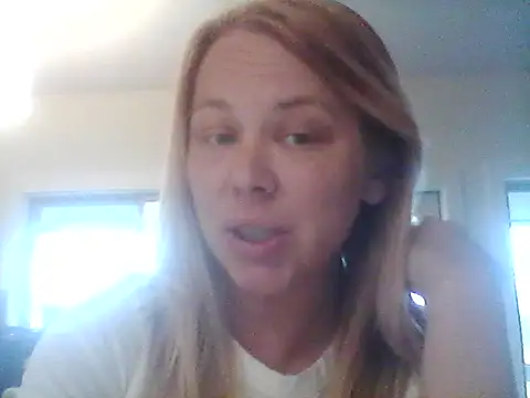 Snapshot of burrkitty chatting on 10-10-25, 09:25 burrkitty online show from 10-10-25, 09:25