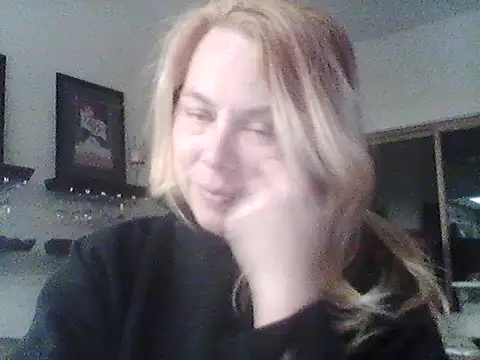 Snapshot of burrkitty chatting on 10-14-25, 03:29 burrkitty online show from 10-14-25, 03:29