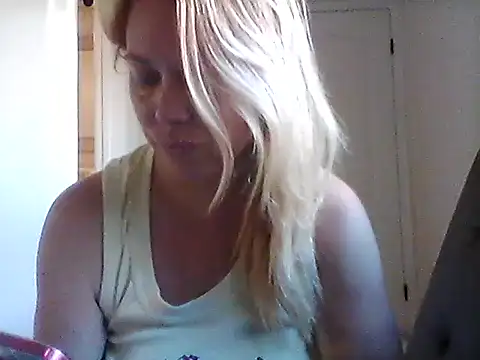 Snapshot of burrkitty chatting on 11-26-25, 10:33 burrkitty online show from 11-26-25, 10:33