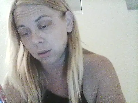 Snapshot of burrkitty chatting on 12-15-25, 06:28 burrkitty online show from 12-15-25, 06:28