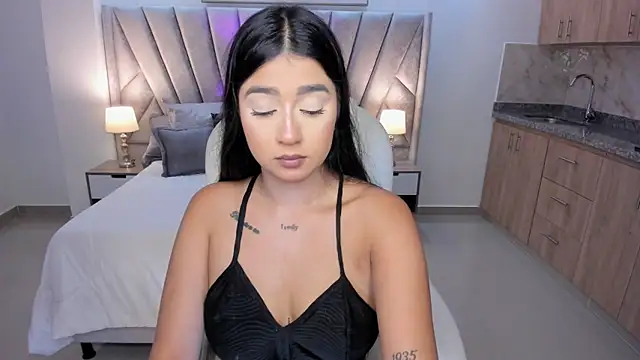 amelie jhons online show from 10-18-25, 08:42