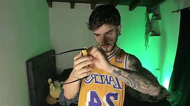 Valentino Xander online show from 03-22-25, 01:54