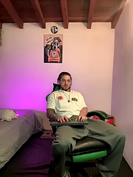 Valentino Xander online show from 12-16-25, 01:21