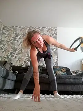 Snapshot of cassiehotsexy chatting on 09-26-25, 08:07 cassiehotsexy online show from 09-26-25, 08:07