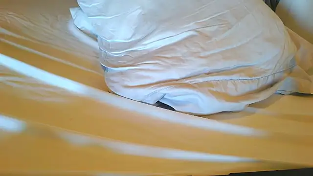 Snapshot of costanza7070 chatting on 01-12-26, 08:47 costanza7070 online show from 01-12-26, 08:47