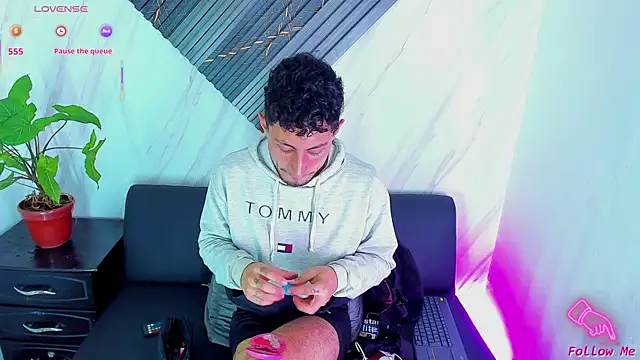 Snapshot of Piggy_Eddy chatting on 11-25-25, 10:32 Piggy Eddy online show from 11-25-25, 10:32