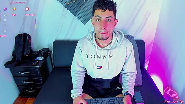 Snapshot of Piggy_Eddy chatting on 11-28-25, 07:38 Piggy Eddy online show from 11-28-25, 07:38