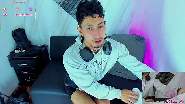 Snapshot of Piggy_Eddy chatting on 11-29-25, 08:45 Piggy Eddy online show from 11-29-25, 08:45