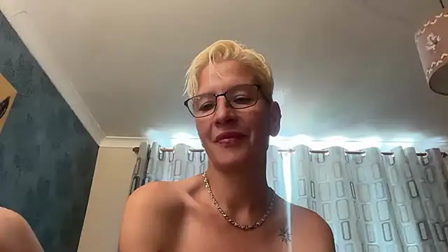 Snapshot of JennyHazel1 chatting on 07-20-26, 12:18 JennyHazel1 online show from 07-20-26, 12:18