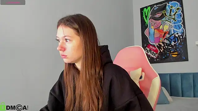 Nicole Charm online show from 12-15-25, 12:04