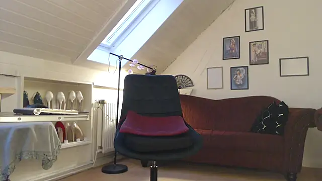 GinaBlonde online show from 01-18-25, 03:38