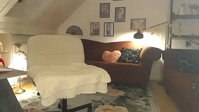 GinaBlonde online show from 11-15-25, 04:36