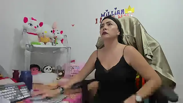 Snapshot of GatitaSexy_Hotwet4u chatting on 01-13-25, 11:27 GatitaSexy Hotwet4u online show from 01-13-25, 11:27