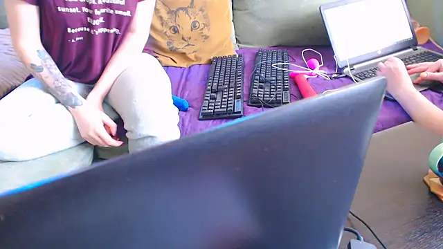 Snapshot of Caroline1995 chatting on 03-20-25, 12:00 Caroline1995 online show from 03-20-25, 12:00