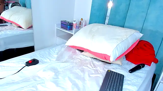 CintiaVega online show from 02-25-25, 03:05