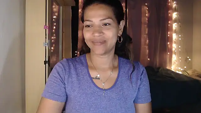 Snapshot of makennaa_ chatting on 09-11-25, 10:04 makennaa online show from 09-11-25, 10:04