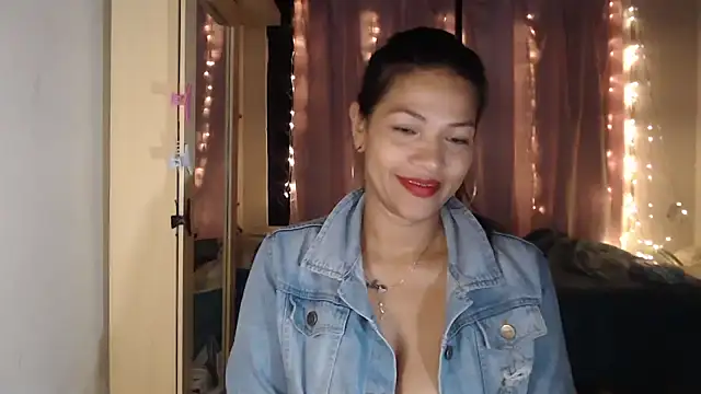 Snapshot of makennaa_ chatting on 09-12-25, 10:04 makennaa online show from 09-12-25, 10:04