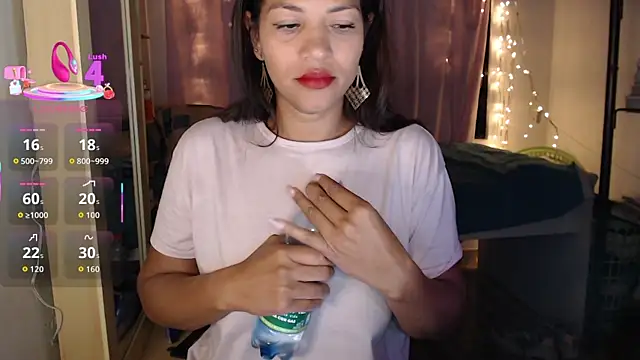 Snapshot of makennaa_ chatting on 10-15-25, 10:15 makennaa online show from 10-15-25, 10:15