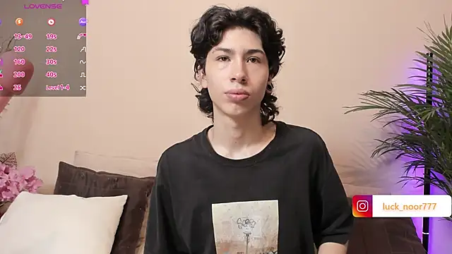 Snapshot of luck_noor7 chatting on 01-04-25, 04:22 luck noor7 online show from 01-04-25, 04:22