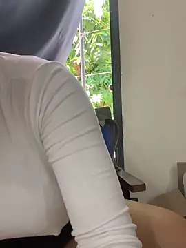 Snapshot of Shirato_hana chatting on 03-14-25, 01:37 Shirato hana online show from 03-14-25, 01:37