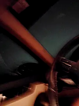 Snapshot of Throats chatting on 11-01-25, 01:02 Throats online show from 11-01-25, 01:02