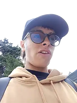 Snapshot of Cuervo_maniaco chatting on 12-17-24, 06:31 Cuervo maniaco online show from 12-17-24, 06:31