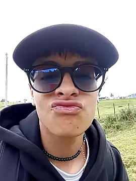 Snapshot of Cuervo_maniaco chatting on 02-21-25, 03:54 Cuervo maniaco online show from 02-21-25, 03:54