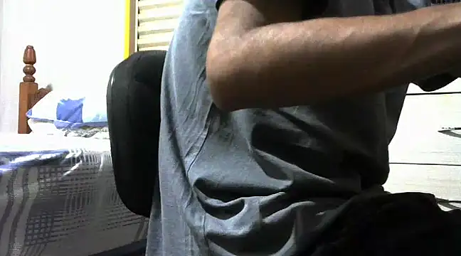 Snapshot of RenziTatte chatting on 12-03-24, 02:05 RenziTatte online show from 12-03-24, 02:05