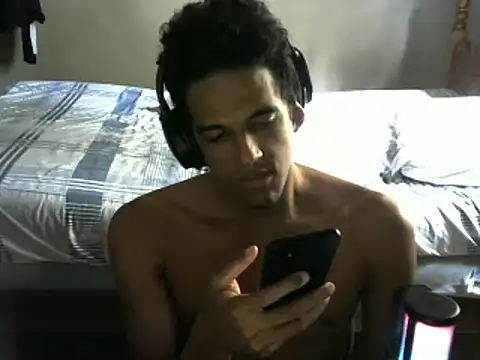 Snapshot of RenziTatte chatting on 02-04-25, 01:06 RenziTatte online show from 02-04-25, 01:06
