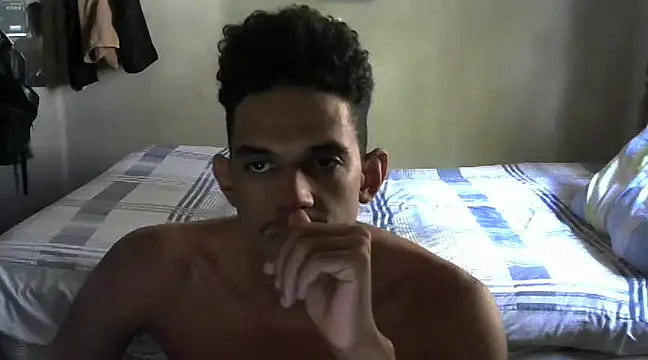 Snapshot of RenziTatte chatting on 03-04-25, 07:11 RenziTatte online show from 03-04-25, 07:11