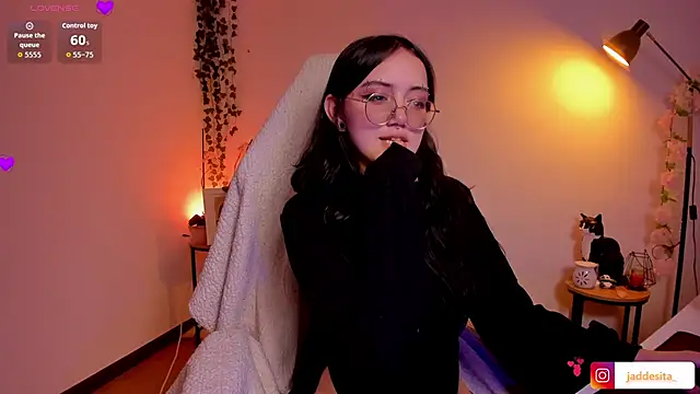 Snapshot of suzumi__ chatting on 10-29-25, 06:26 suzumi online show from 10-29-25, 06:26