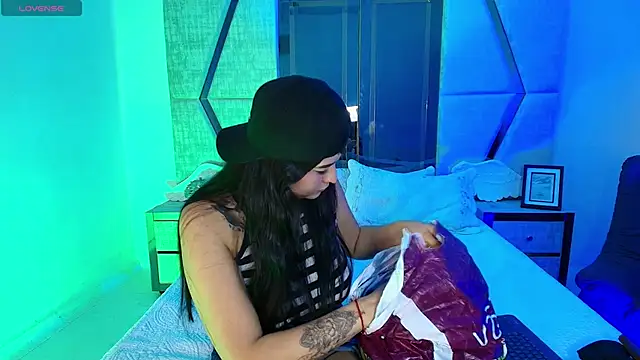 Snapshot of TifanyWhite_ chatting on 12-02-24, 09:06 TifanyWhite online show from 12-02-24, 09:06