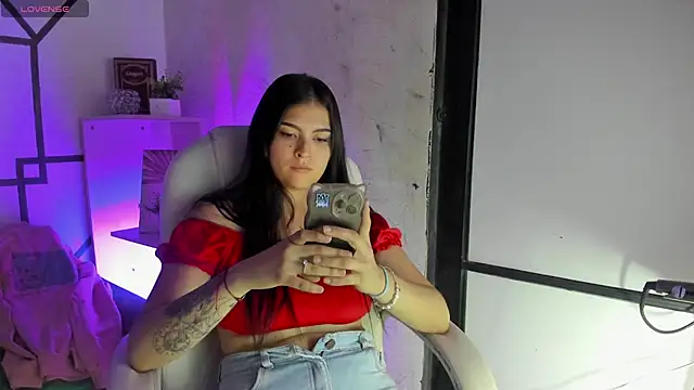 Snapshot of TifanyWhite_ chatting on 01-25-25, 08:21 TifanyWhite online show from 01-25-25, 08:21