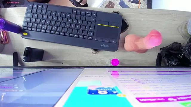 Snapshot of TifanyWhite_ chatting on 01-28-25, 03:15 TifanyWhite online show from 01-28-25, 03:15