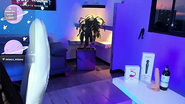 Snapshot of TifanyWhite_ chatting on 02-10-25, 11:23 TifanyWhite online show from 02-10-25, 11:23