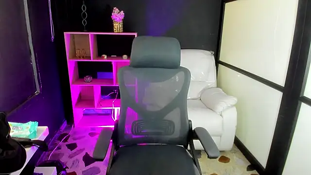 Snapshot of TifanyWhite_ chatting on 03-15-25, 08:10 TifanyWhite online show from 03-15-25, 08:10