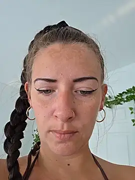 Sapphir3xoxo online show from 06-18-26, 12:53