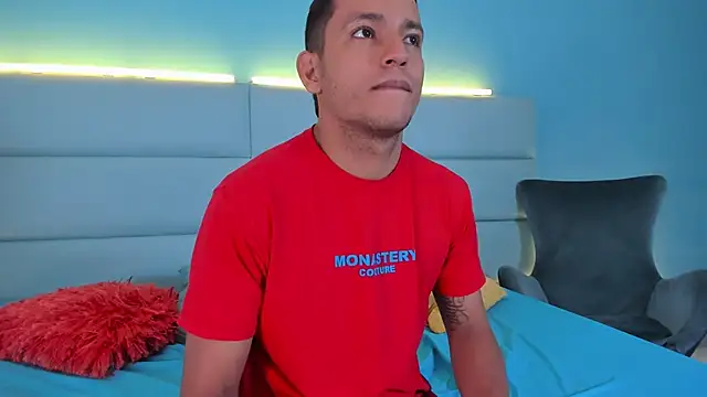 Snapshot of SophieRoyals chatting on 12-05-24, 04:12 SophieRoyals online show from 12-05-24, 04:12