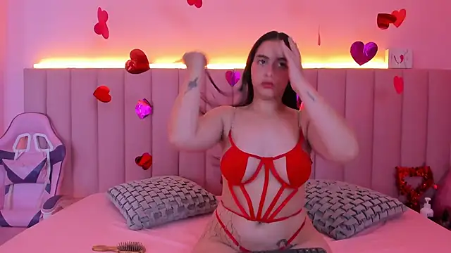 Snapshot of SophieRoyals chatting on 02-12-25, 01:06 SophieRoyals online show from 02-12-25, 01:06