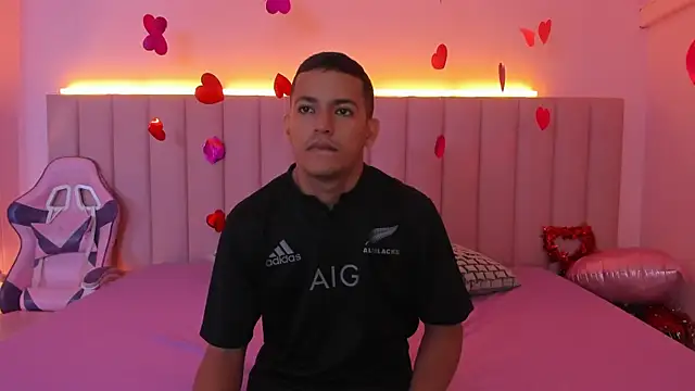 Snapshot of SophieRoyals chatting on 02-13-25, 12:00 SophieRoyals online show from 02-13-25, 12:00