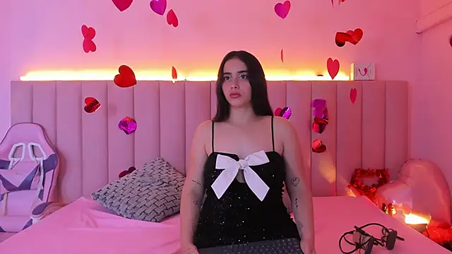 Snapshot of SophieRoyals chatting on 02-14-25, 01:08 SophieRoyals online show from 02-14-25, 01:08