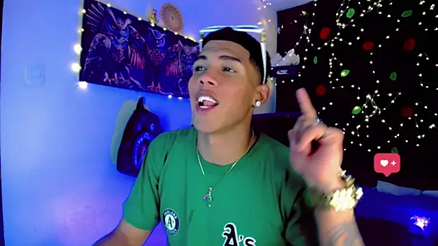 Snapshot of Damian_latinxxx chatting on 12-31-24, 02:40 Damian latinxxx online show from 12-31-24, 02:40