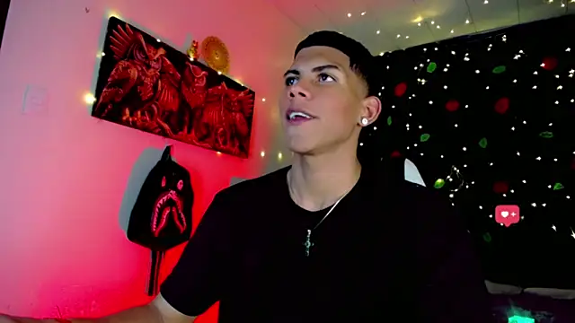 Snapshot of Damian_latinxxx chatting on 12-31-24, 05:44 Damian latinxxx online show from 12-31-24, 05:44