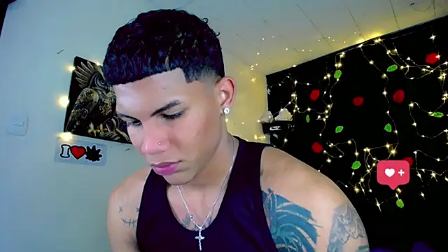 Snapshot of Damian_latinxxx chatting on 01-08-25, 11:21 Damian latinxxx online show from 01-08-25, 11:21